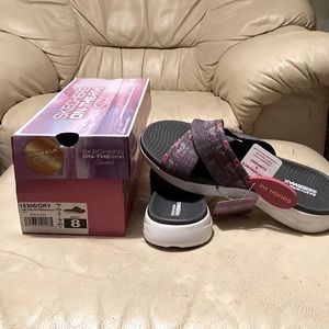 Skechers on the Go Sandals size 8 New